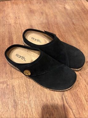 Earth Ezra Black Suede Slip-On Clog Mules. NEW 8.5.